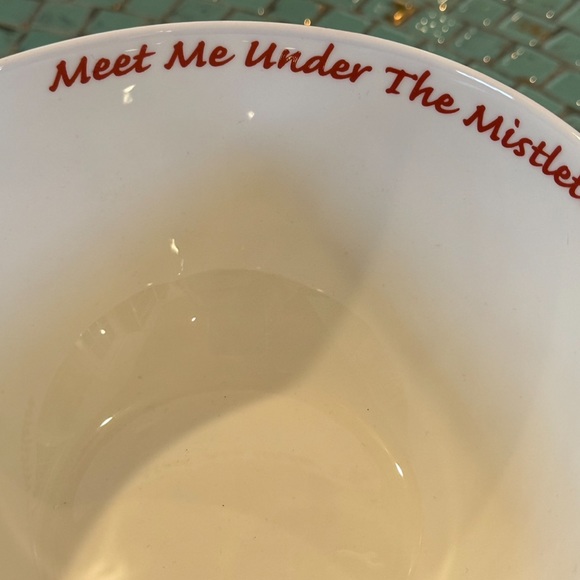 Large Porcelain Christmas serving Bowls “Meet me Under The Mistletoe” - Picture 3 of 6